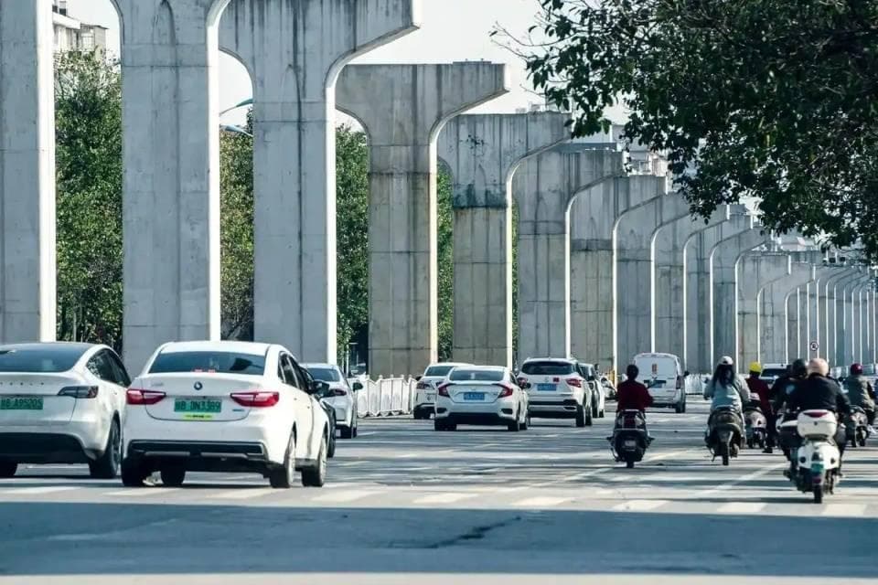 柳州轻轨项目拆除始末：从政绩工程到烂尾危机