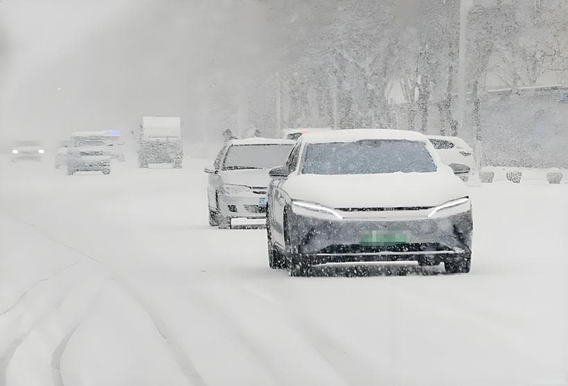 东北一场雨加雪电动车秒变“电动爹"，寒潮来袭电动车如何过冬？