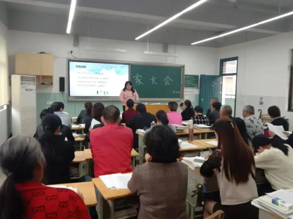 放学后，想要孩子自律，父母一定要“管住嘴”