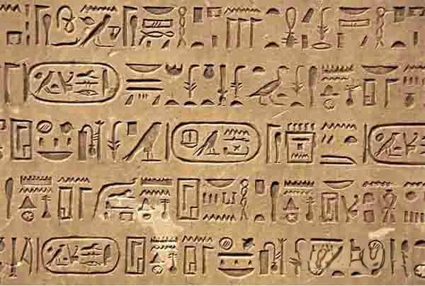 古埃及文明：从象形文字到金字塔的千年辉煌