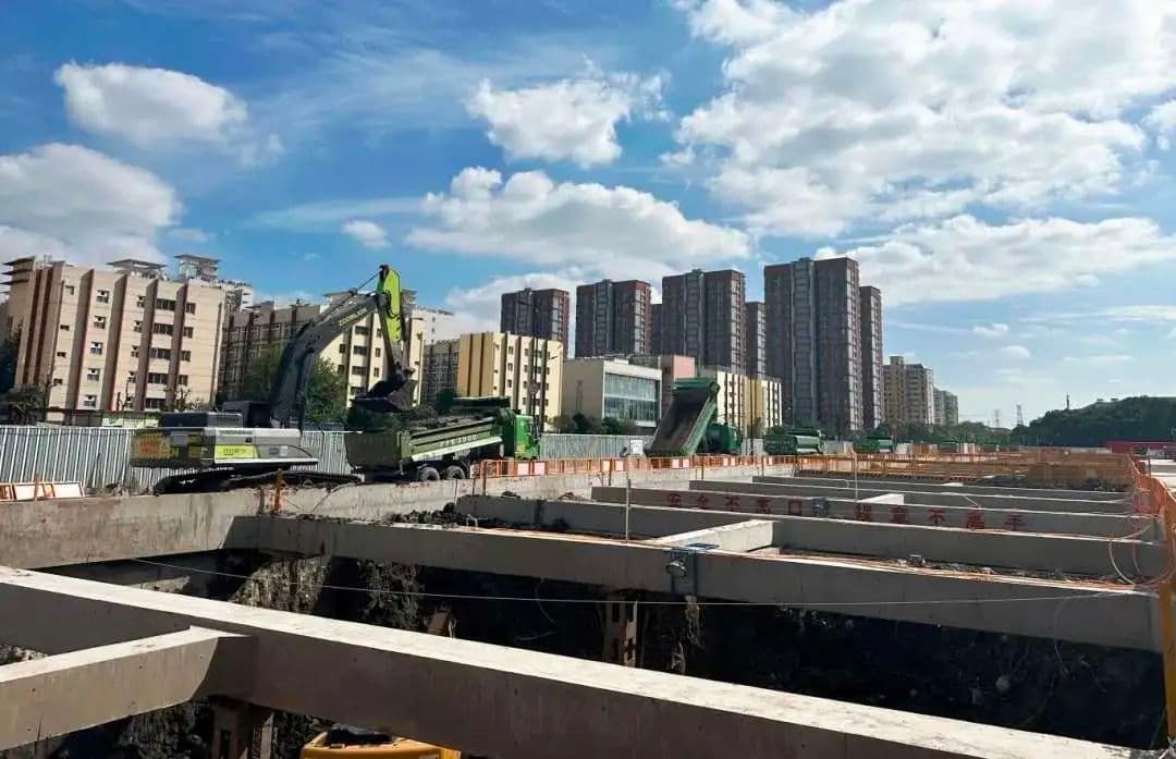 基坑底板浇筑完成、基坑开挖启动……轨交13号线工程迎来新进展！