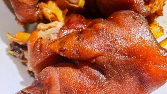 用电饭锅做卤猪蹄，新手也能做出餐厅味
