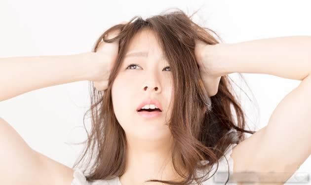 掉发的发根带有白色颗粒怎么办！？原因与对策大解析！