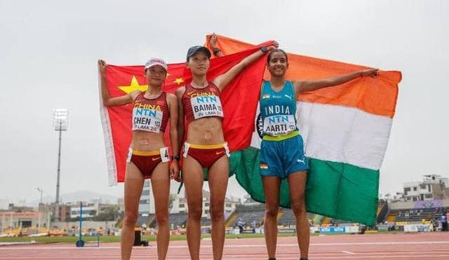 田径世青赛：中国队豪夺女子万米竞走金银牌，奖牌榜与积分榜双登首位