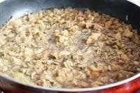 梅菜扣肉制作详解：传统美味的完美呈现