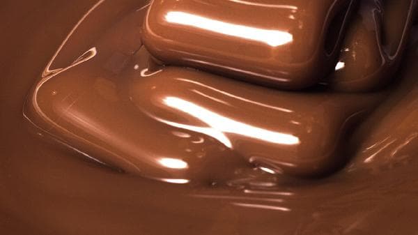 巧克力的热量有多高？不同类型巧克力热量对比及健康食用指南