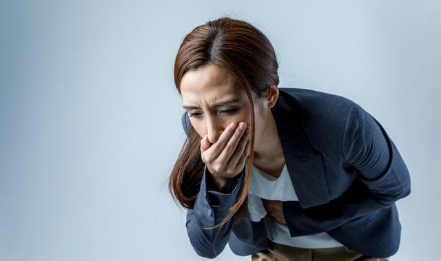 胃癌引起的胃痛和普通胃痛有什么区别？医生总结出2个关键点