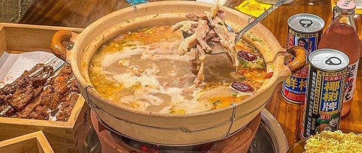 现代生活中洗脚的保健功效及注意事项