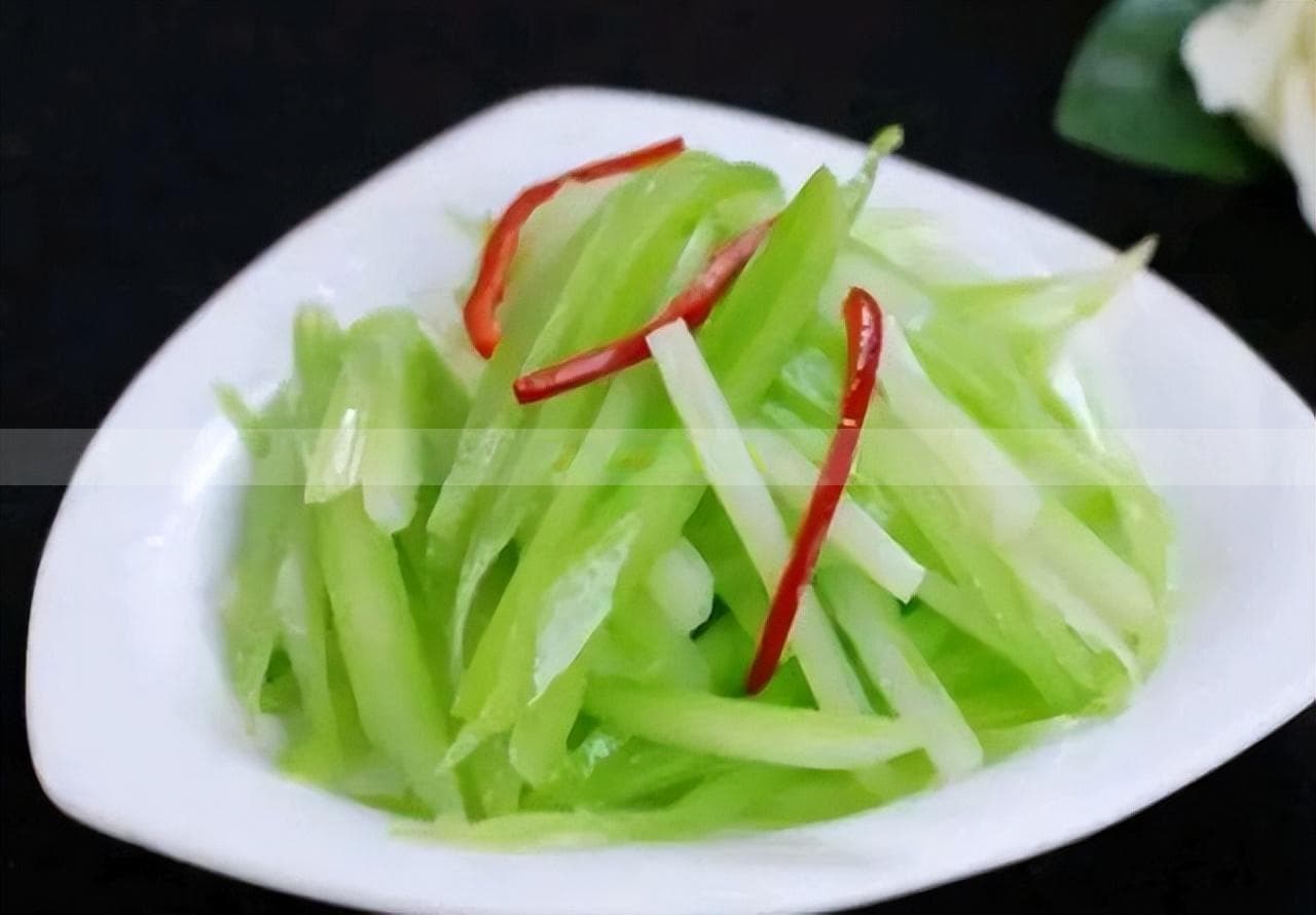 芹菜配什么更好吃好