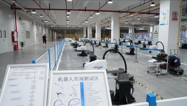AI大模型为工业机器人注入“灵魂”
