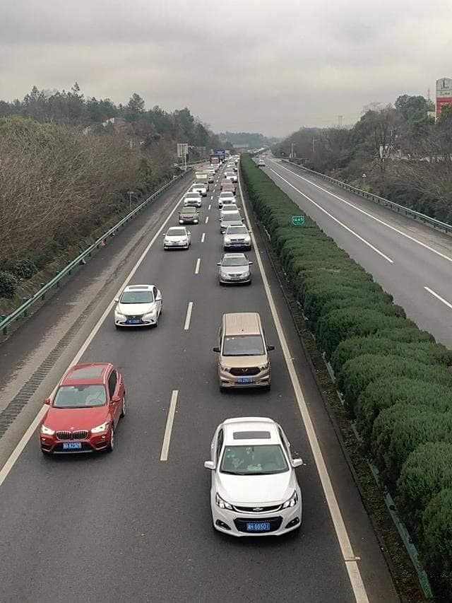 高速上怎么开车省油？定速巡航比人工驾驶省油吗？老司机这样开车