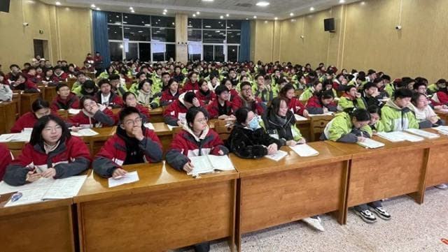 江山中学第九届研究性学习课题中期汇报 彰显学子智慧与担当