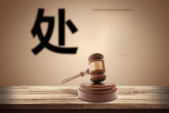 左转怎么算闯红灯？判定标准与处罚规定全解析