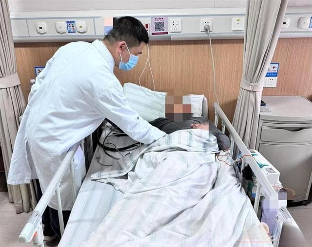 男子误服高锰酸钾一周致胃严重受损，医生提醒：家庭用药需谨慎