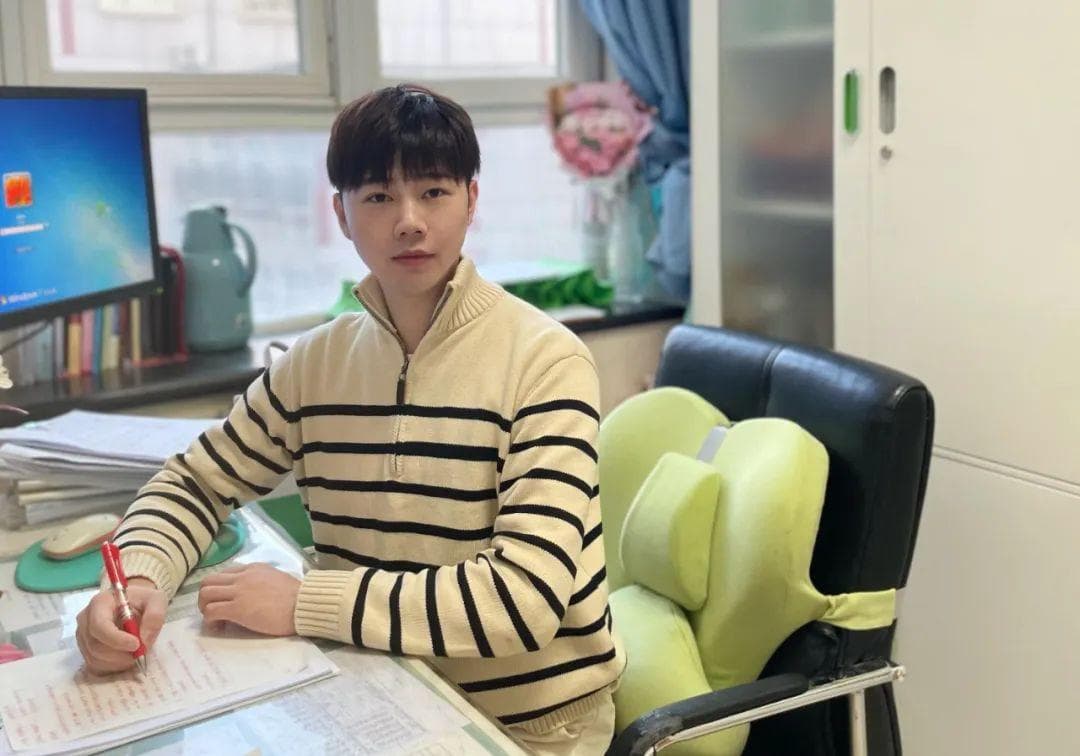 利用“三明治”沟通法让批评听起来更“美好”