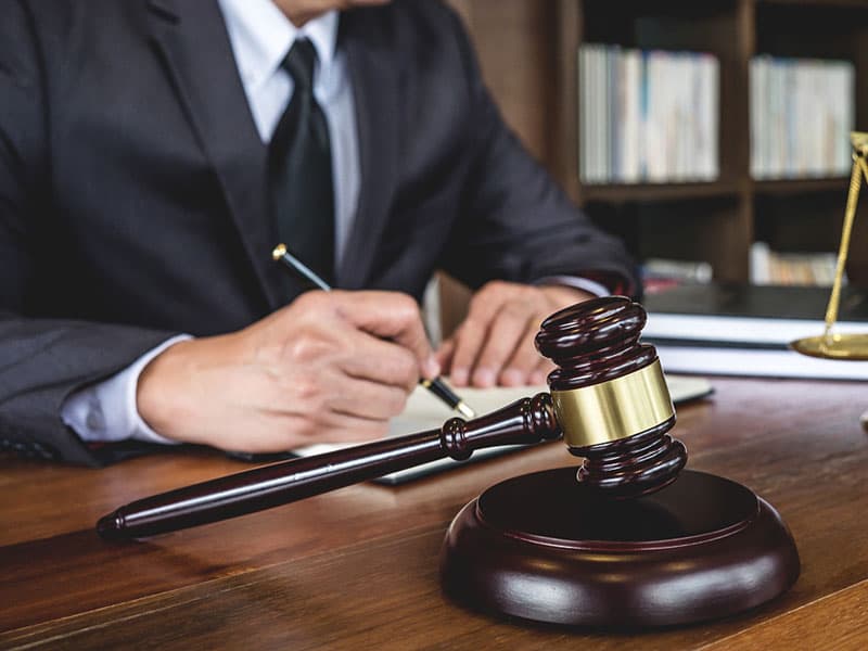 上海房产纠纷律师解读：开发商延期交房，购房者权利解析