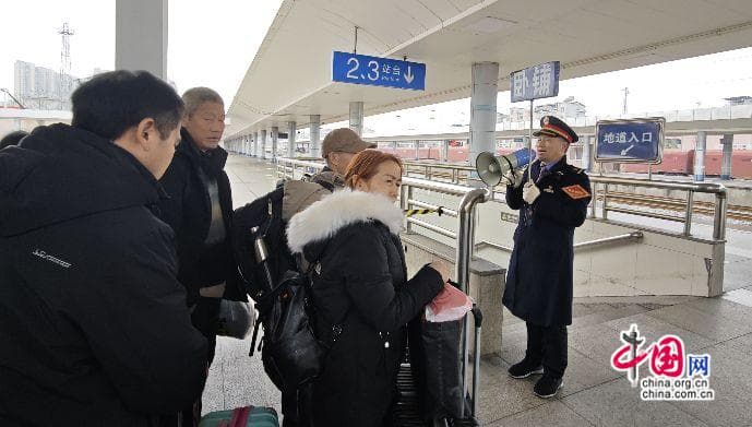 铁路时评：护航春运后半程，铁路坚守进行时
