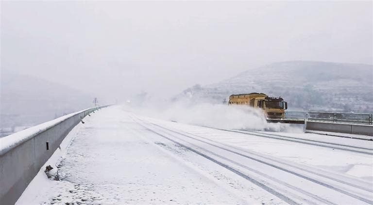 宁夏首场全区性降雪：各部门积极应对保障市民出行