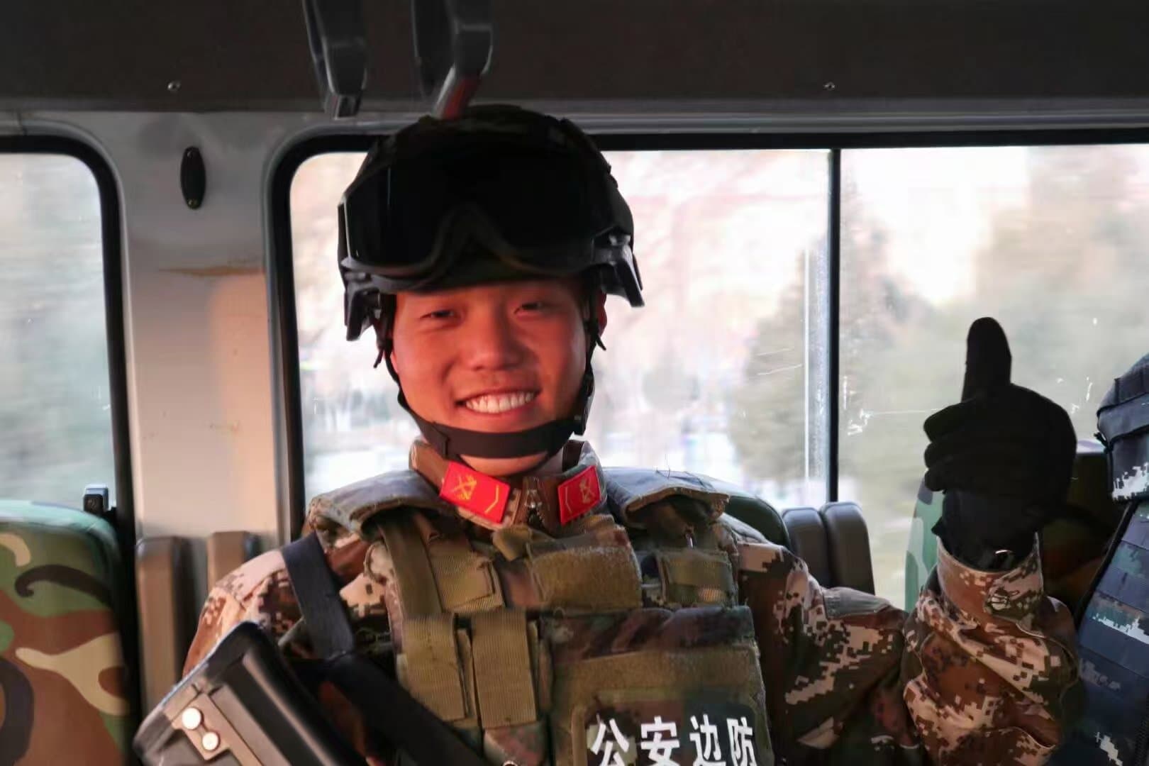 烈火雄关 戍边十年