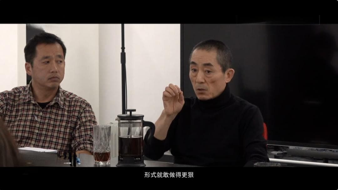 国庆档领先！张艺谋的《坚如磐石》赢在哪里？
