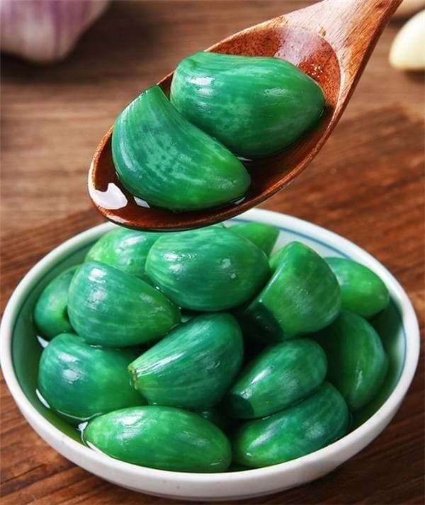 腊八蒜为何会变成绿色？你了解吃腊八蒜的多重健康好处吗？