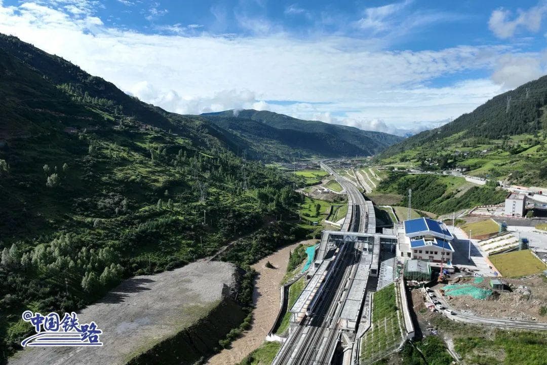 今日起，九寨沟通动车了