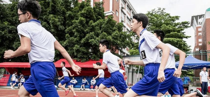 800米跑步的技巧与训练（掌握正确的呼吸和姿势）