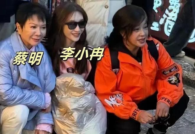 原来他就是蔡明的儿子，隐瞒了这么久，是蔡明的骄傲也是心病