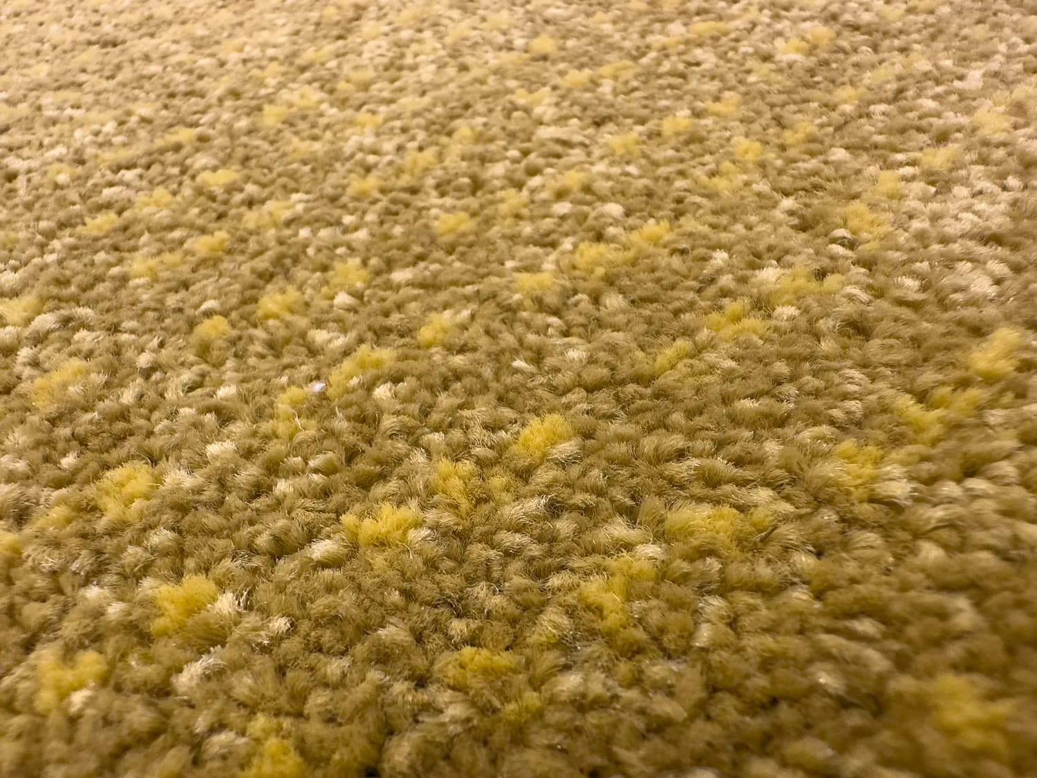 中央大街铺防滑地毯，9条辅街升级现欧陆风情
