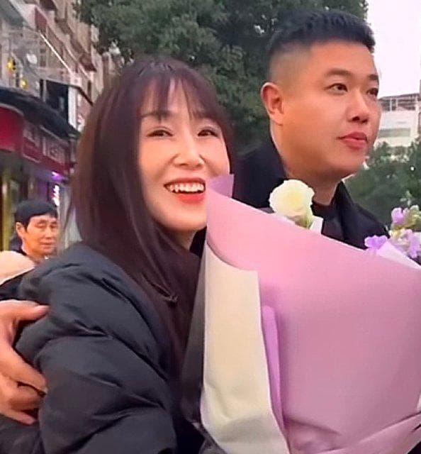 32年后的团聚：爸爸妈妈，我回来了！