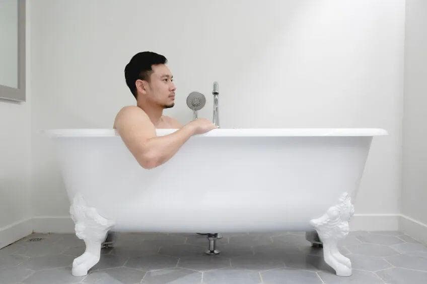 早上洗头和晚上洗头，哪个伤害更大？头发越洗越脱？早知早好