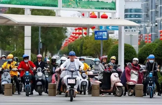 2025开年利好！禁摩令松绑，全国多城解禁，摩托车友：幸福来得太突然