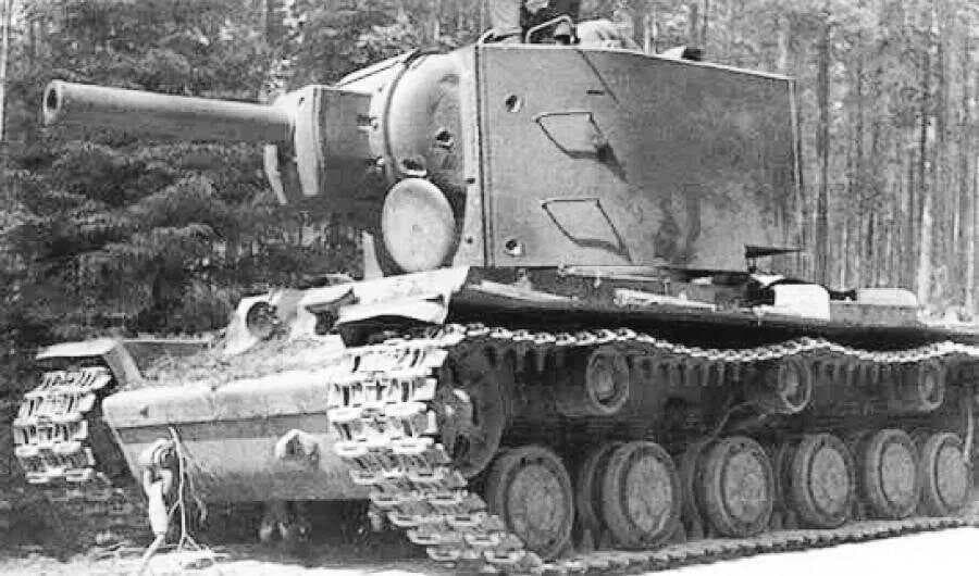 火力无双却难逃命运转折：KV-2坦克的辉煌与困境