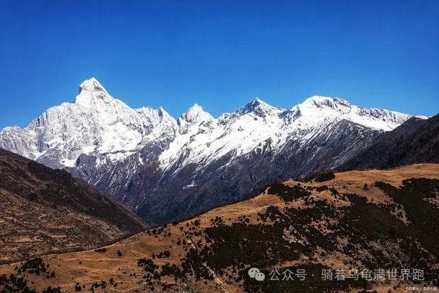 挑战长穿毕：35公里高原徒步，邂逅雪山湖泊与星空