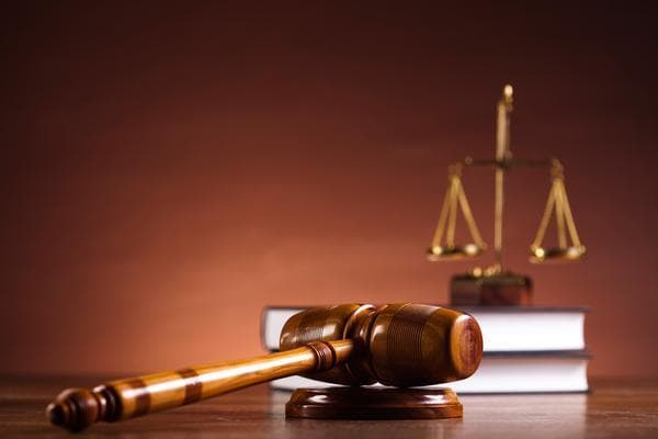 起诉离婚原告提交补充陈述书，要求法院重新审理案件