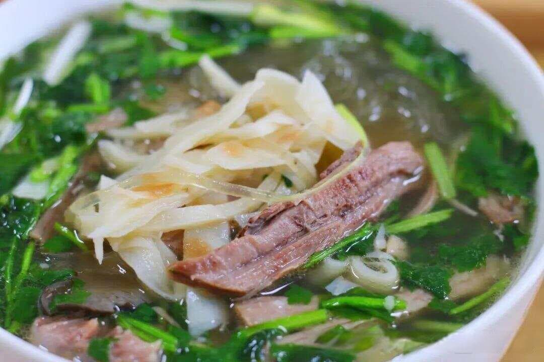 10分钟搞定的暖心早餐：羊肉粉汤泡饼，驱寒暖身又扛饿
