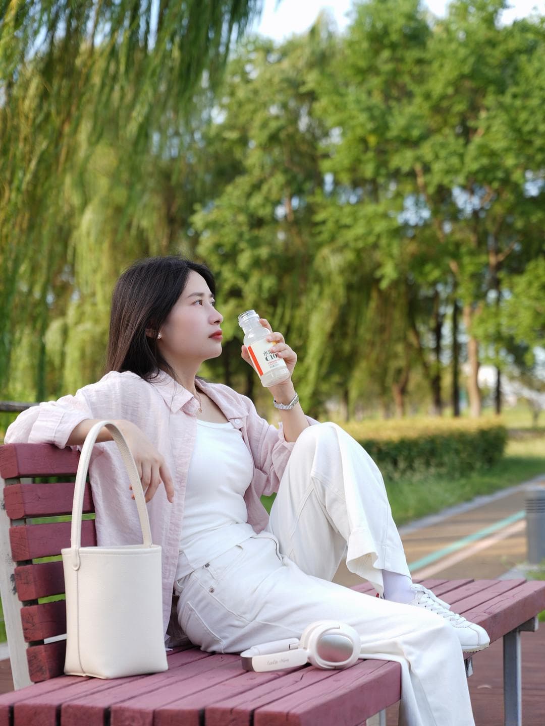 秋天的公园真的很好拍 服饰、拍照姿势全攻略 想不美都难