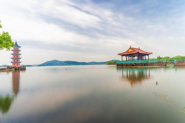 海宁神仙湖：湖景美食露营，废弃矿坑上的生态乐园