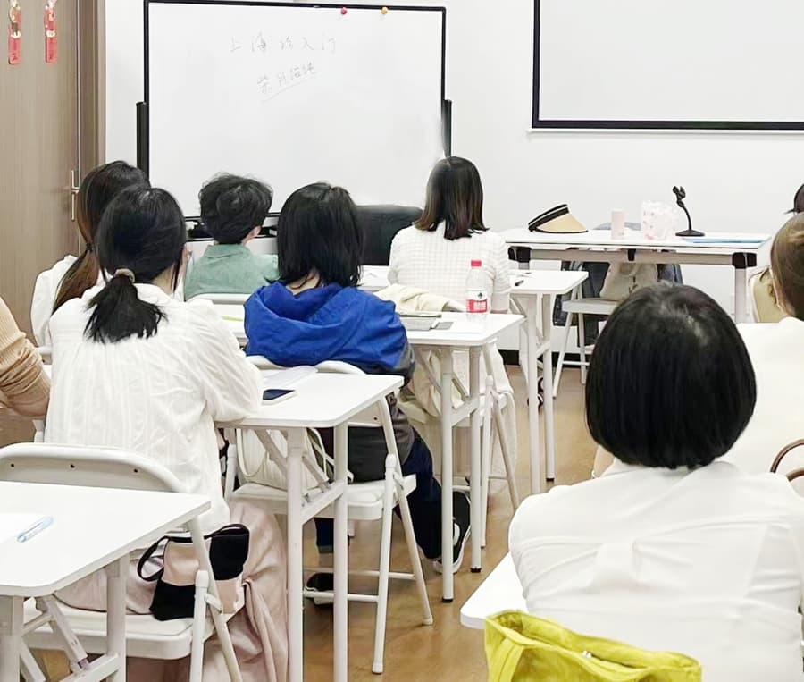 在市民夜校学上海话的年轻人，“因为《繁花》一句台词起鸡皮疙瘩”