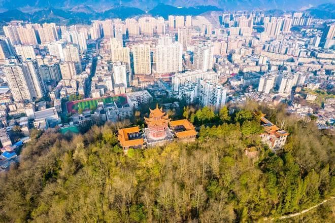 贵州都匀八大景点：从影视城到自然景区，领略西南小城的独特魅力