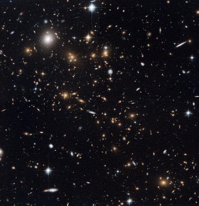 揭秘宇宙大爆炸后的元素形成：为什么氢氦比例如此特殊？