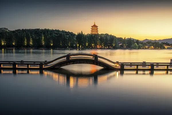 杭州夜景攻略：从西湖到钱江新城，14处绝美夜游地