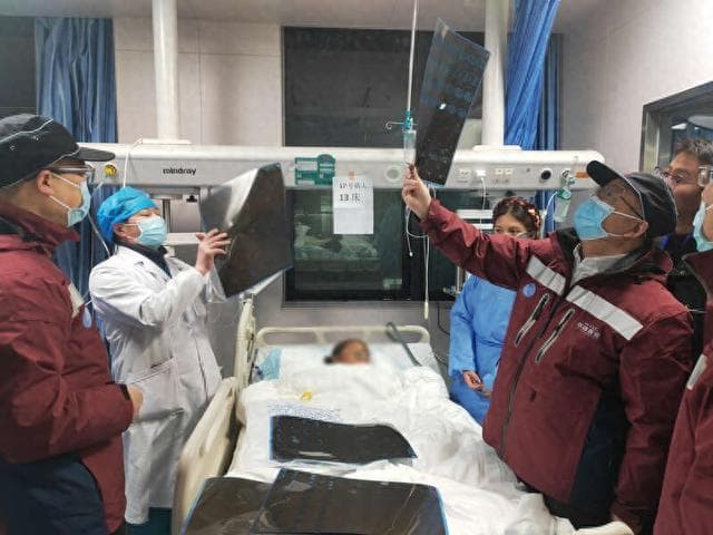 西藏定日6.8级地震：华西医院专家组抵达日喀则指导危重伤员救治