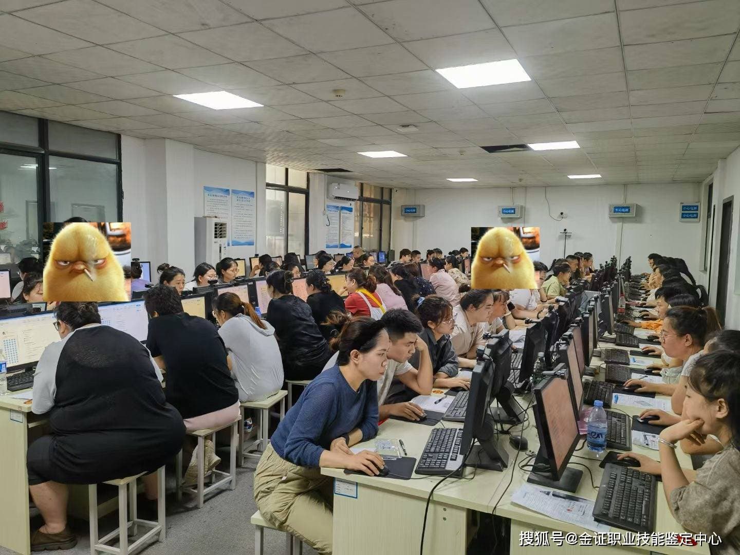 考取汽车维修工证书：锁定新能源汽车万亿市场的"技术金矿"