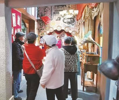 不少商业体开展适老化改造 上海会否出现中国版“老年人迪士尼”有待观察