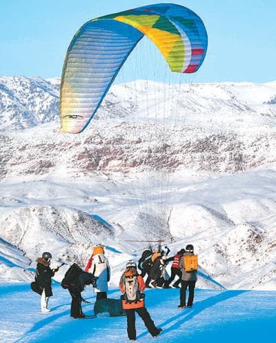 新疆阿勒泰市：冰雪文旅热力足