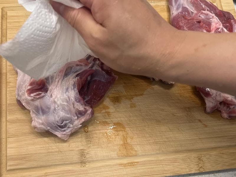 9步教你用电饼铛烤羊腿肉，外焦里嫩超美味