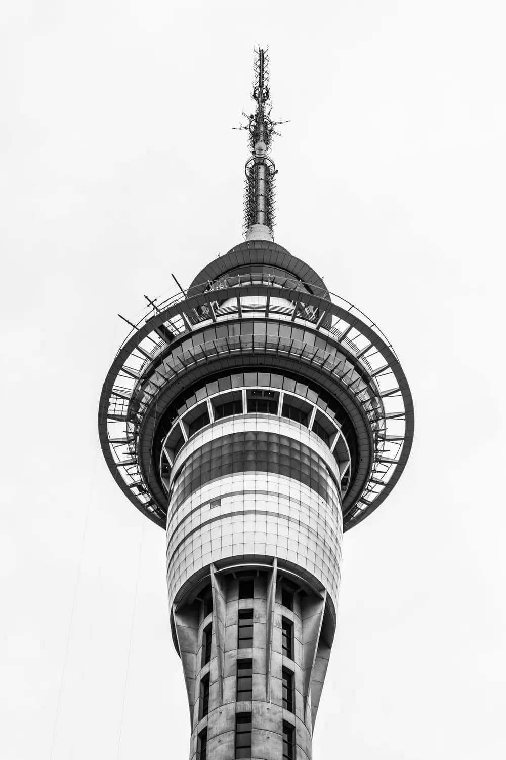 奥克兰天空塔：328米高空俯瞰“千帆之都”