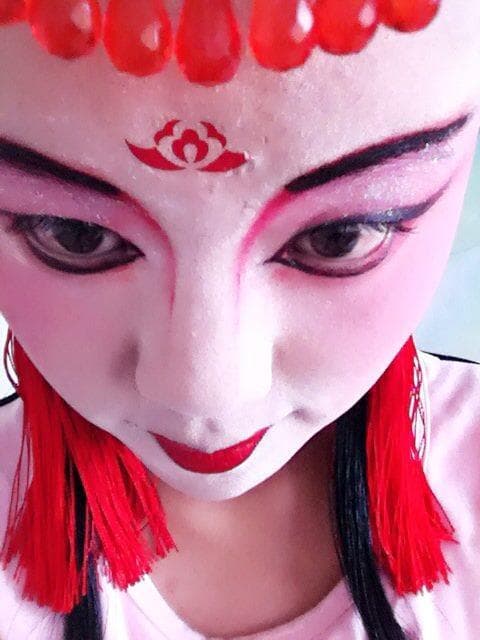 旦角油彩化妆全解析：揭秘戏曲妆容艺术