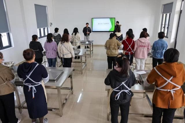 做青团、放风筝、讲方言……从南美到沪郊，外国友人被中国传统文化“圈粉”
